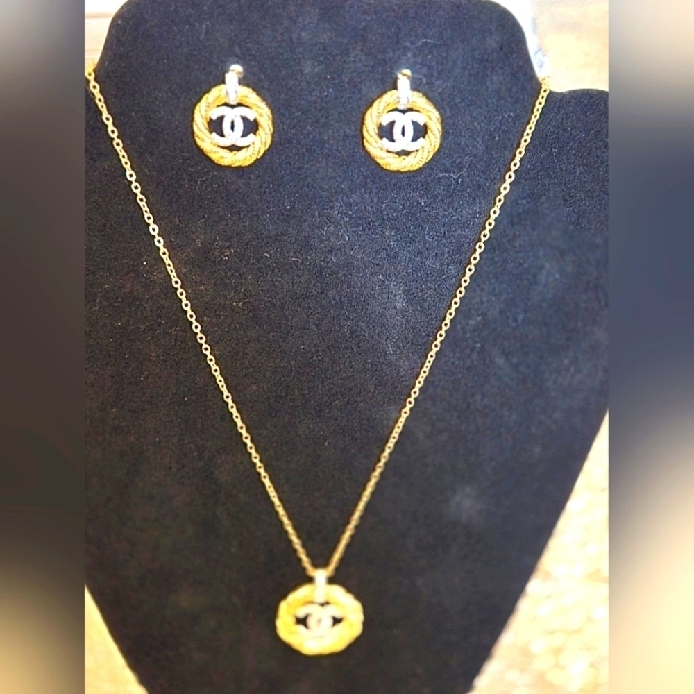 L'azurde Duabi Set Gold
